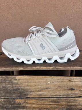 On Running Cloudswift 3 Women’s Running Shoe in Pearl/Fog Colorway